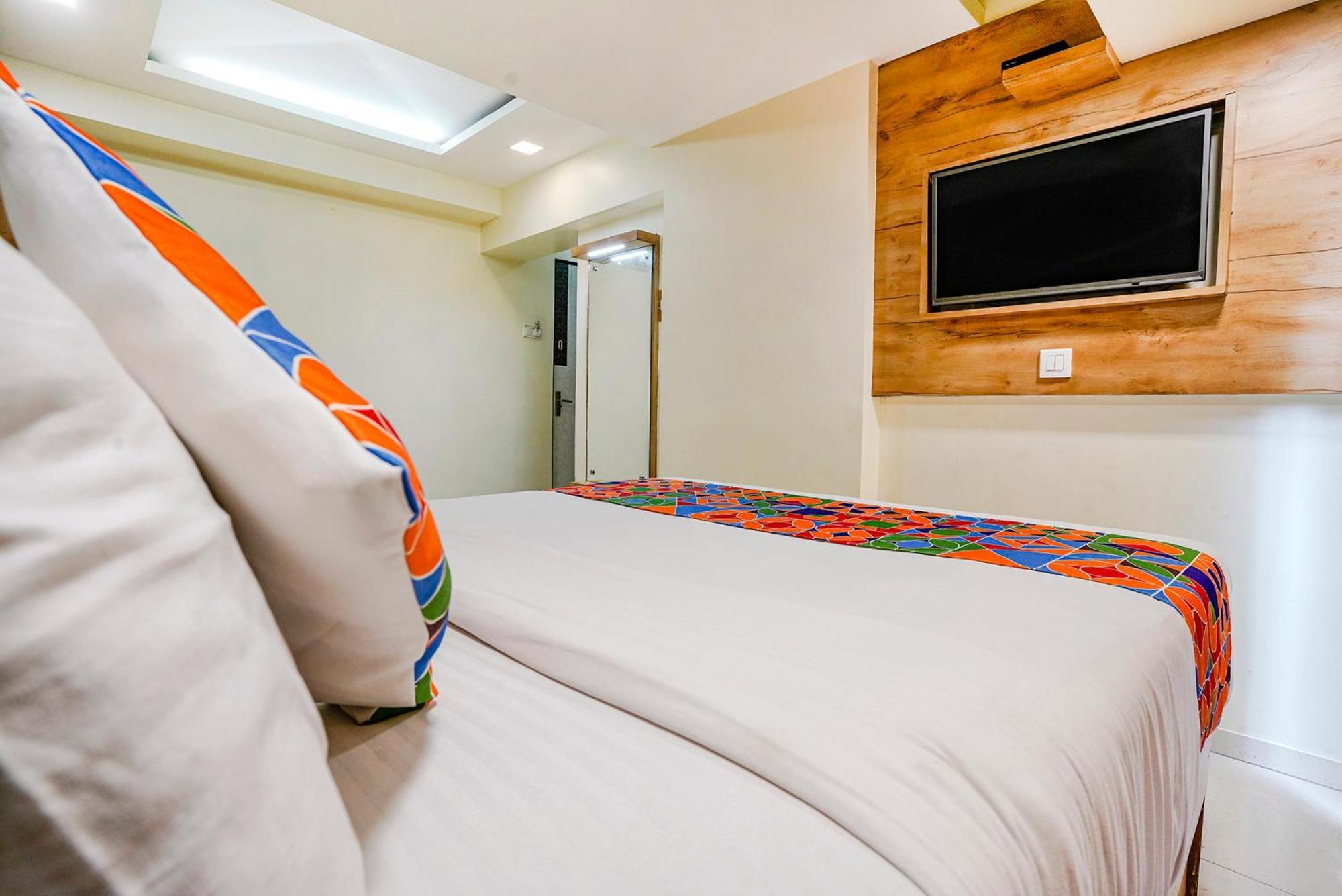 Fabexpress Amber Corp Inn - Nr Nesco Exhibition Center Βομβάη Εξωτερικό φωτογραφία